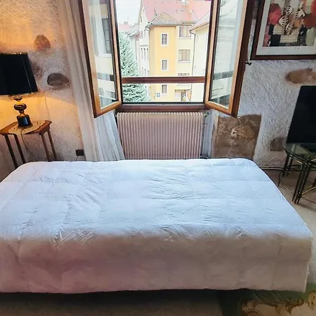Le Jj Rousseau * Annecy